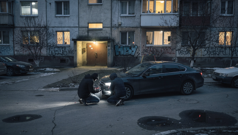 Угоны автомобилей из дворов многоэтажек: новые схемы и типичные ошибки владельцев